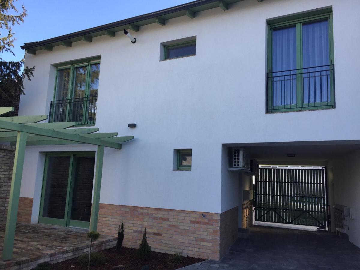 Jokai Apartman Dunafoldvar Екстериор снимка