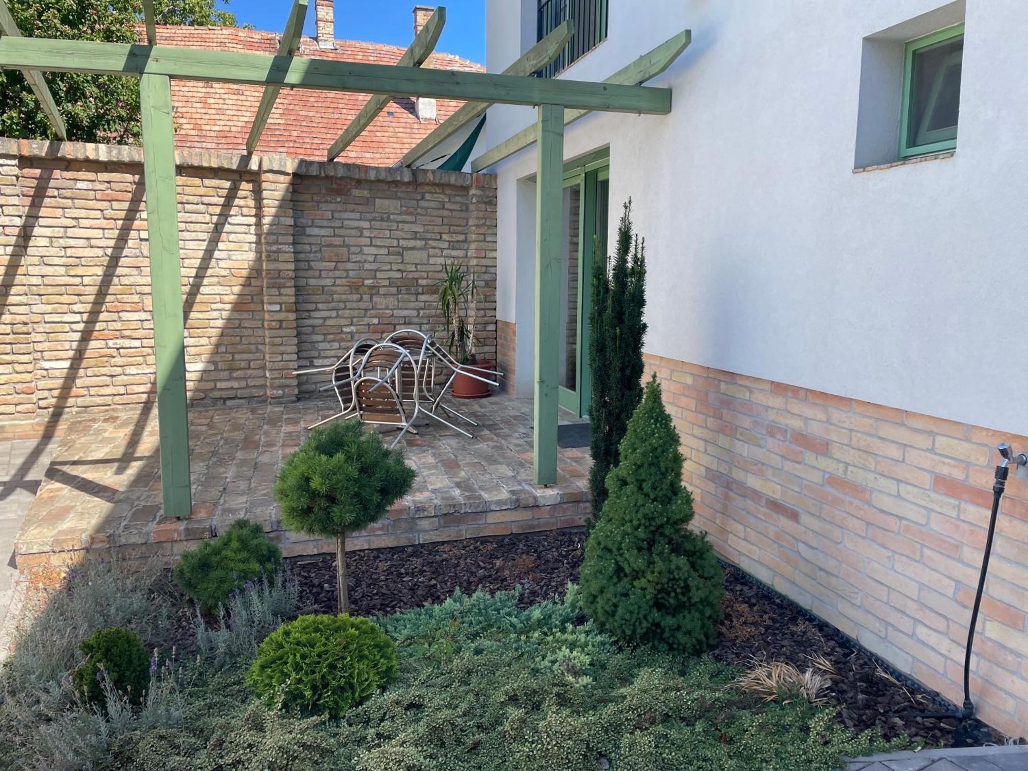 Jokai Apartman Dunafoldvar Екстериор снимка