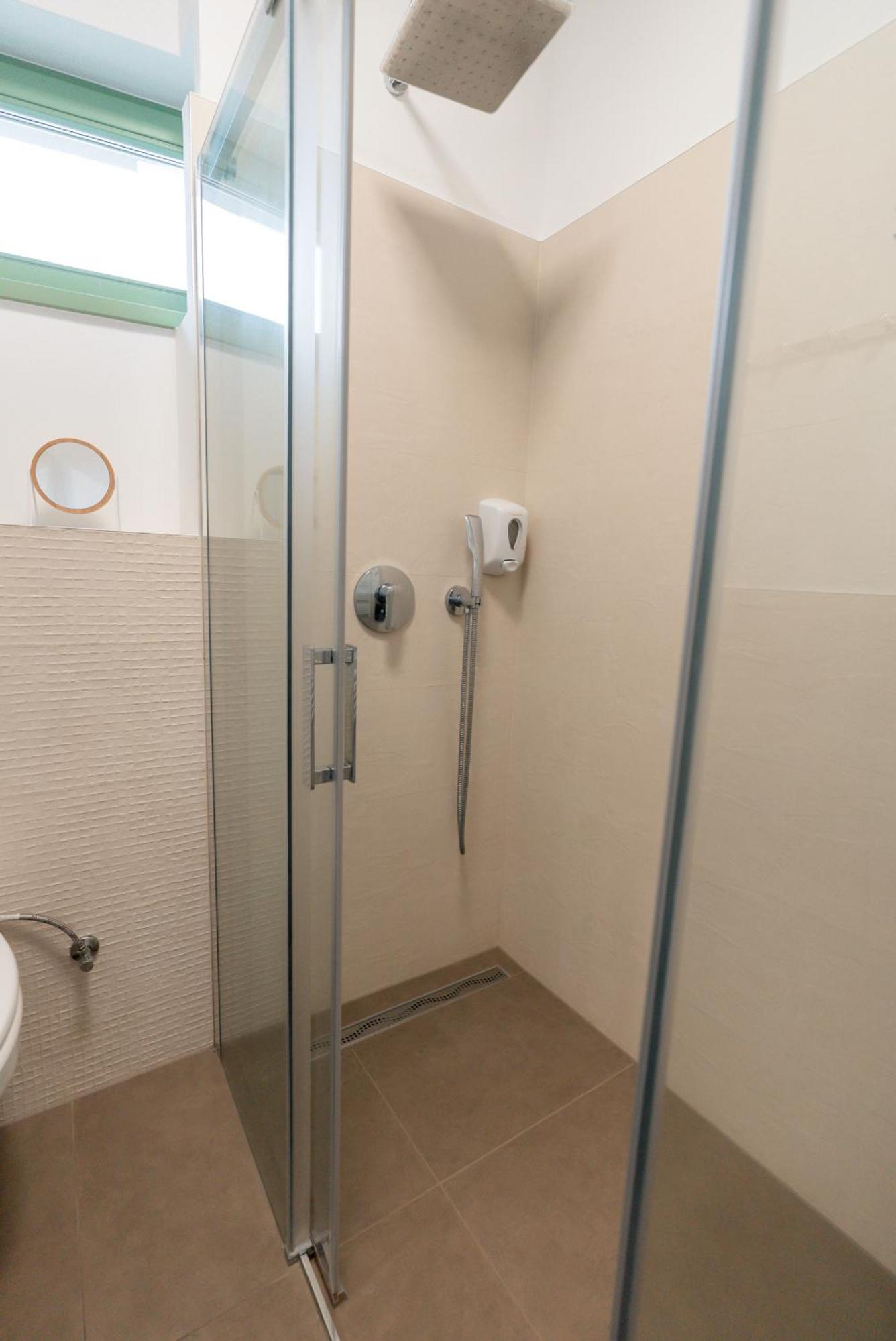 Jokai Apartman Dunafoldvar Екстериор снимка