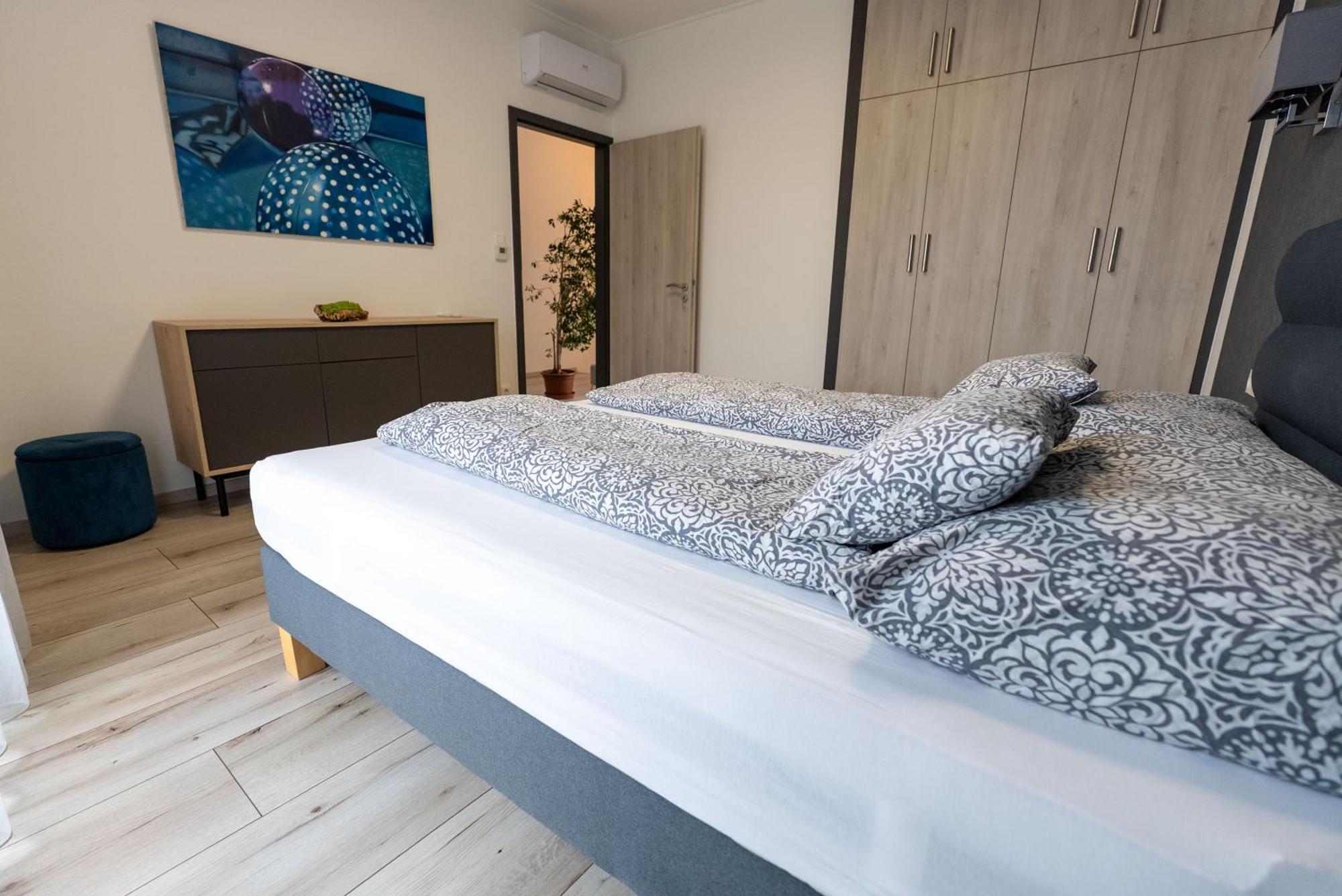 Jokai Apartman Dunafoldvar Екстериор снимка
