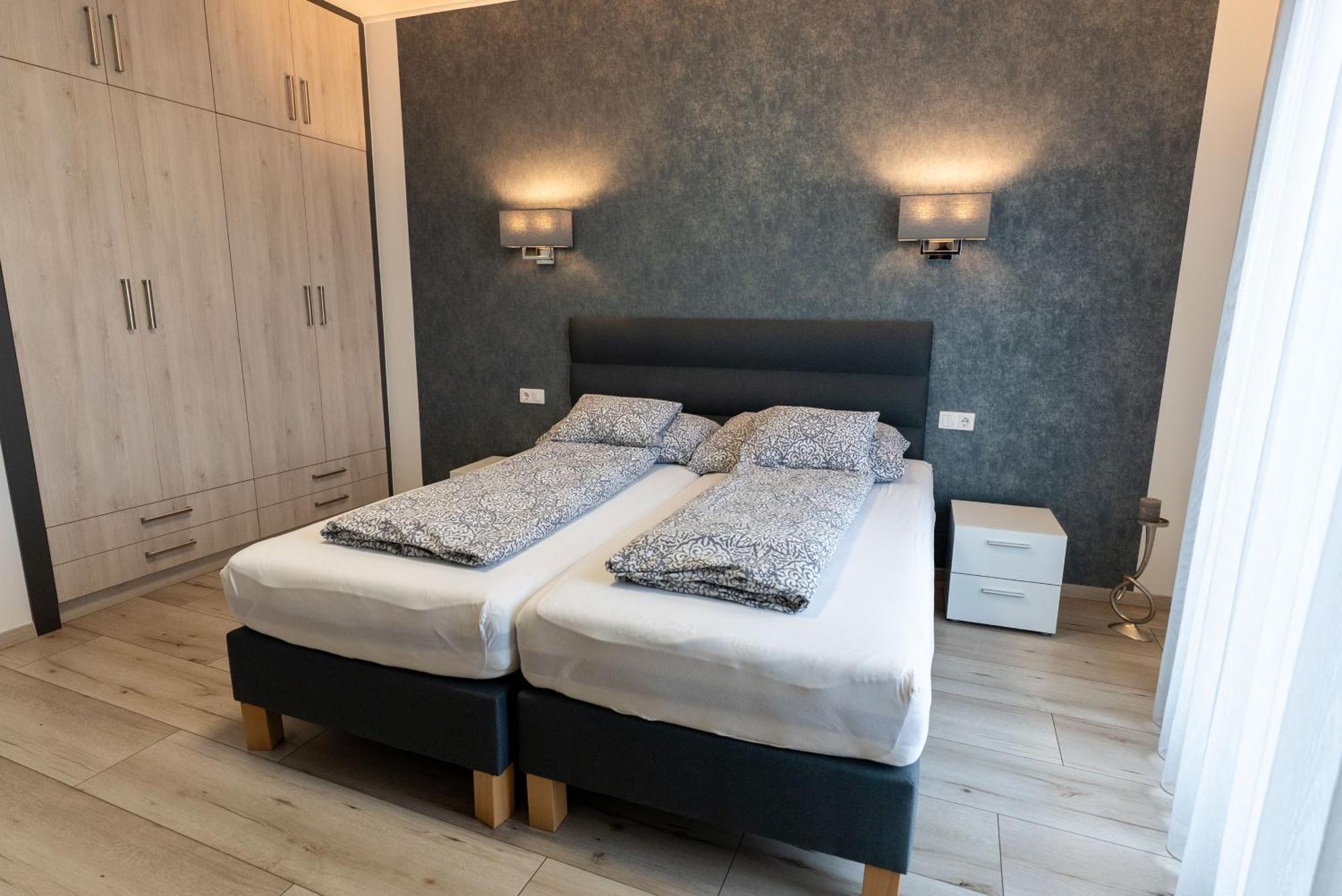 Jokai Apartman Dunafoldvar Екстериор снимка